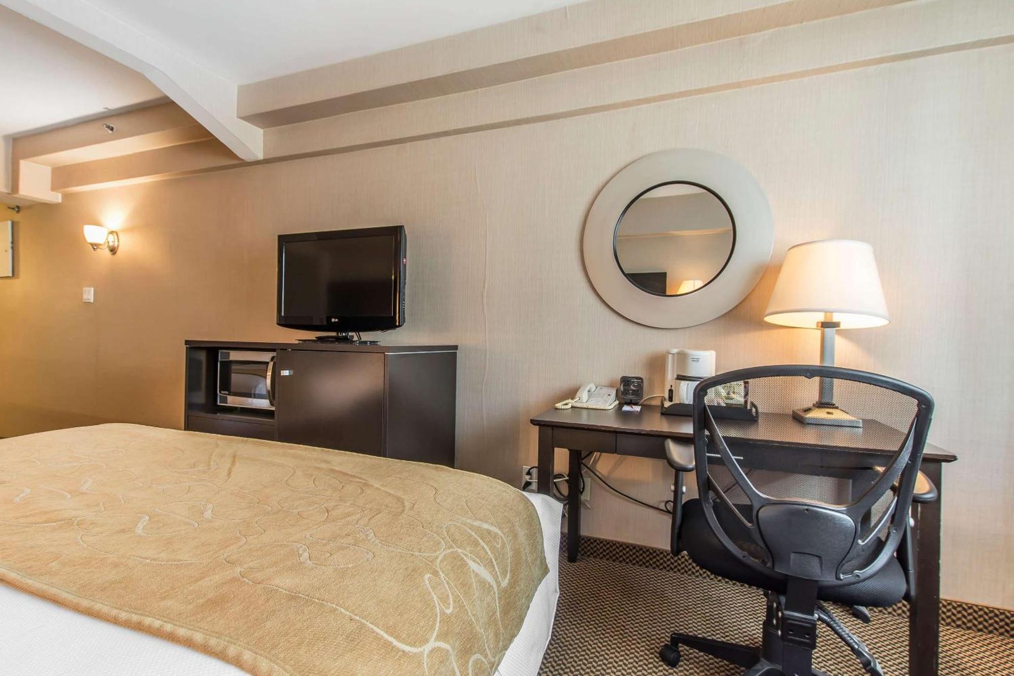 Comfort Suites Downtown Montreal Ngoại thất bức ảnh