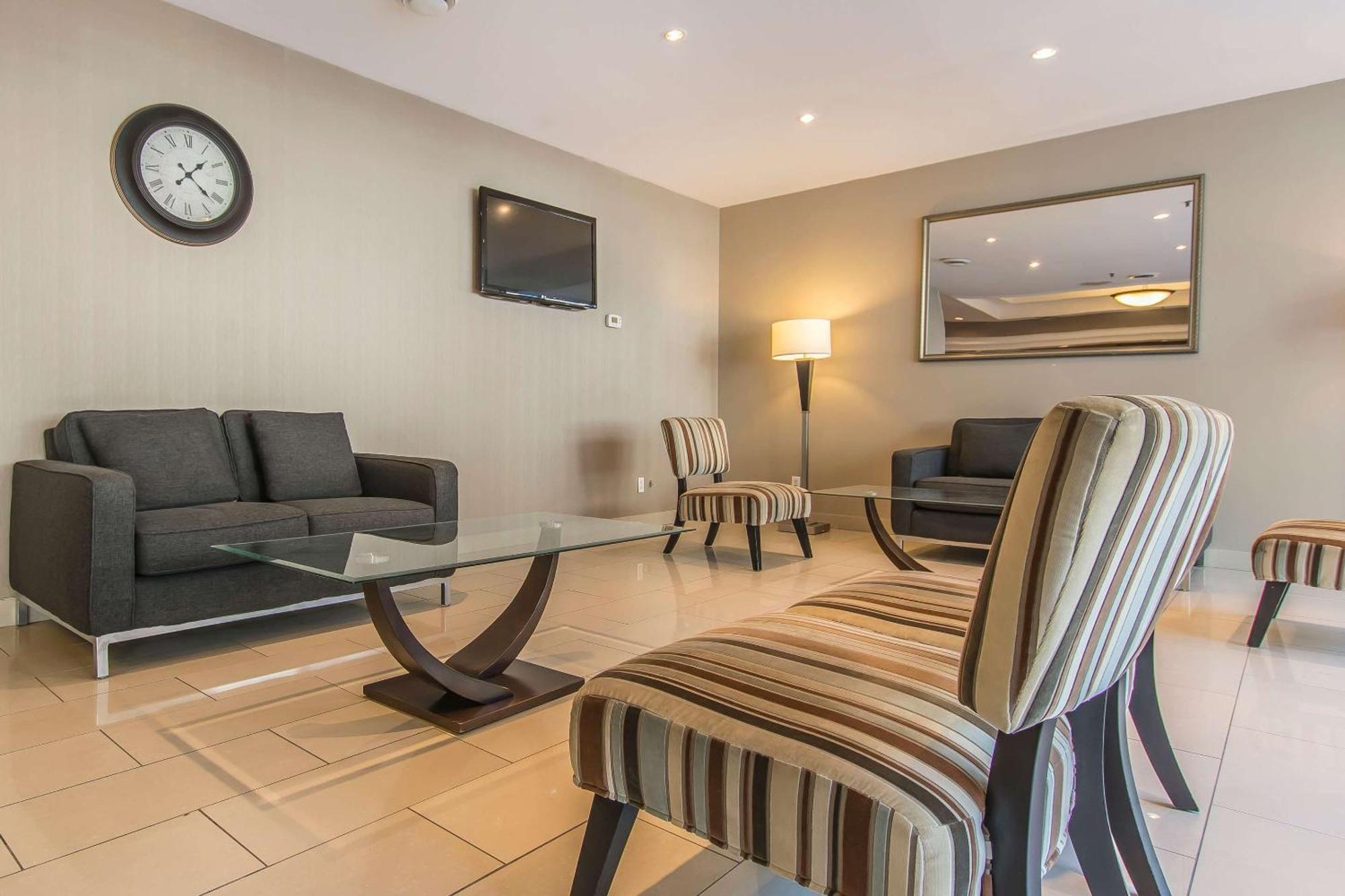 Comfort Suites Downtown Montreal Ngoại thất bức ảnh
